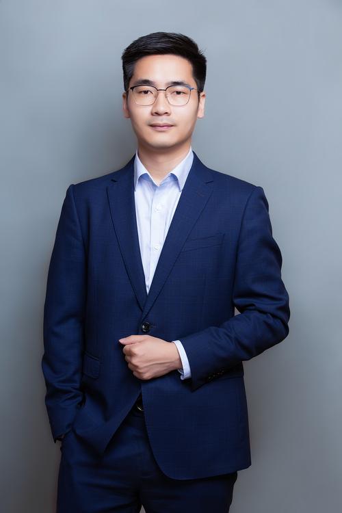 刘成宪 灯光与摄影艺术负责人